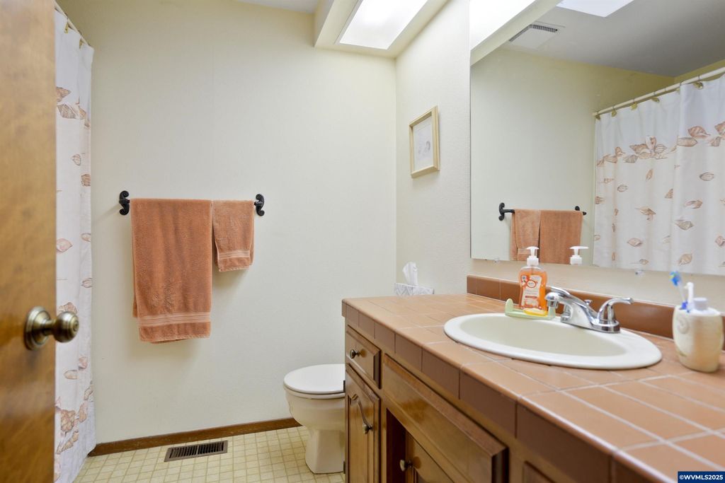 Image 23 of property listing at 1347 Spyglass Ct SE, Salem, OR 97306