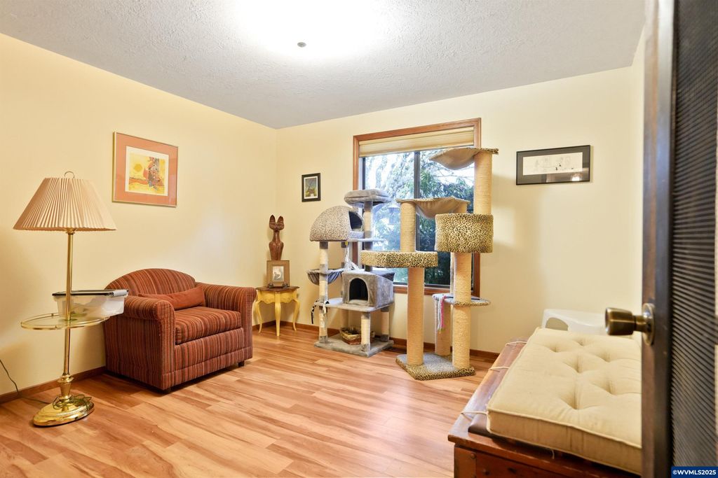 Image 24 of property listing at 1347 Spyglass Ct SE, Salem, OR 97306