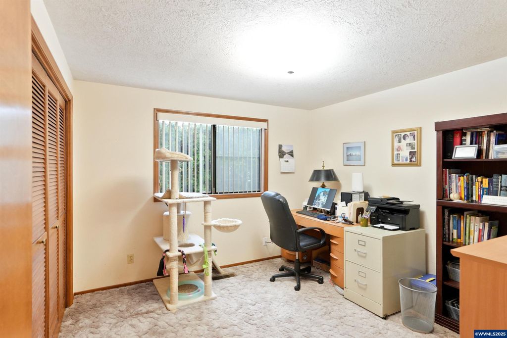 Image 25 of property listing at 1347 Spyglass Ct SE, Salem, OR 97306