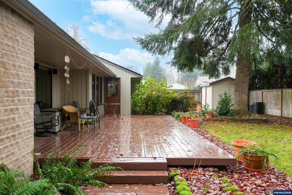 Image 35 of property listing at 1347 Spyglass Ct SE, Salem, OR 97306