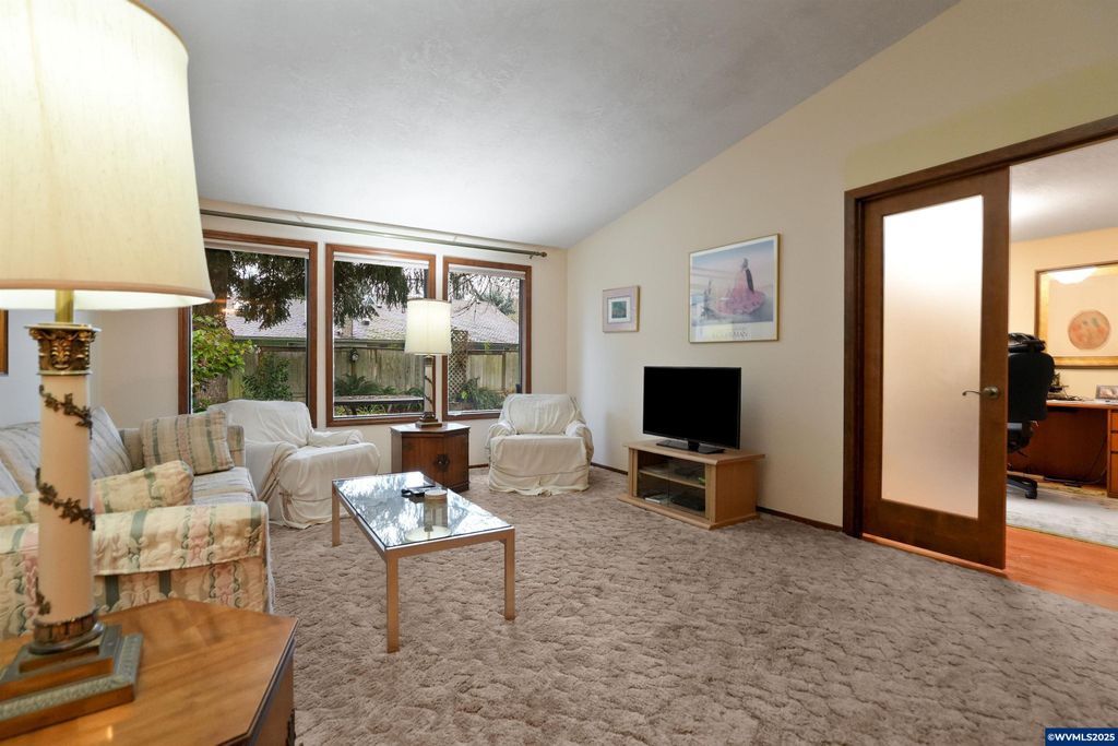 Image 6 of property listing at 1347 Spyglass Ct SE, Salem, OR 97306