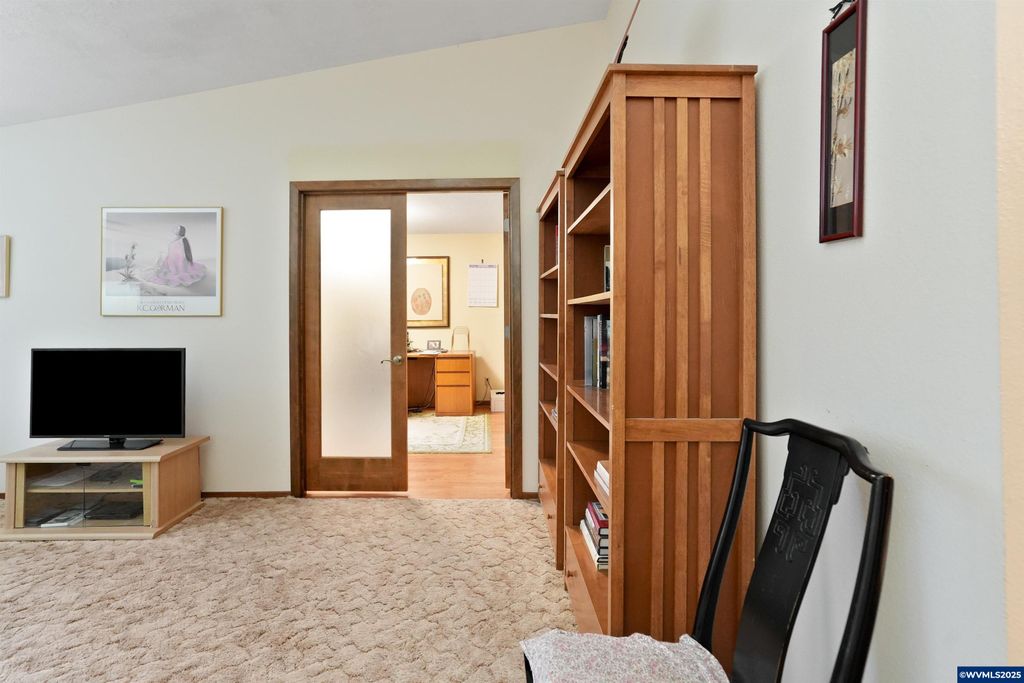 Image 9 of property listing at 1347 Spyglass Ct SE, Salem, OR 97306