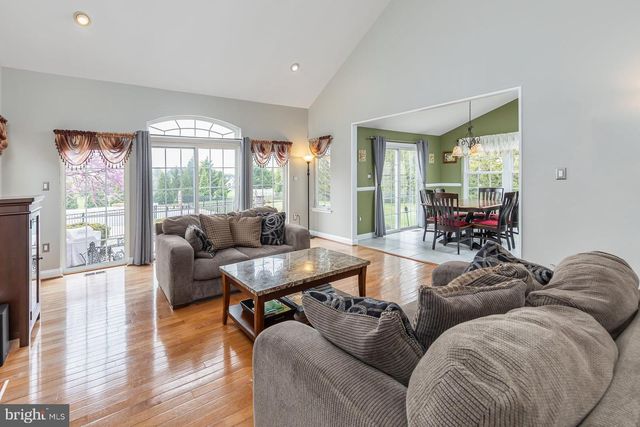 18 MORNING GLORY CIR, Mullica Hill, NJ 08062