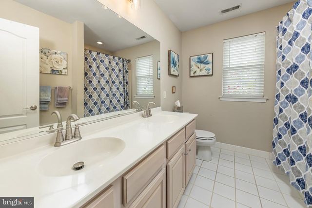 18 MORNING GLORY CIR, Mullica Hill, NJ 08062