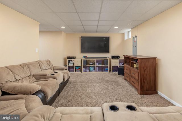 18 MORNING GLORY CIR, Mullica Hill, NJ 08062