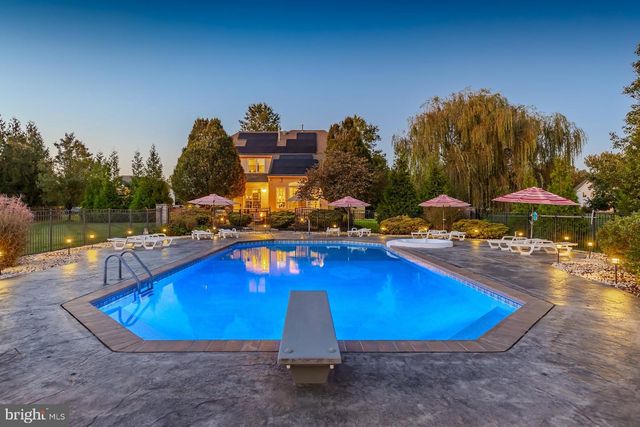 18 MORNING GLORY CIR, Mullica Hill, NJ 08062