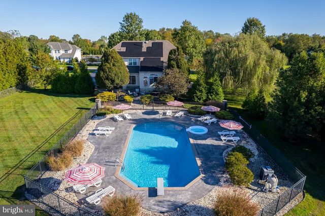 18 MORNING GLORY CIR, Mullica Hill, NJ 08062