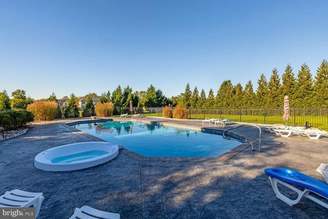 18 MORNING GLORY CIR, Mullica Hill, NJ 08062