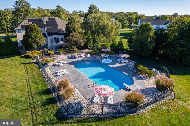 18 MORNING GLORY CIR, Mullica Hill, NJ 08062