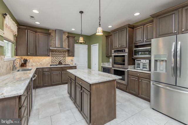 18 MORNING GLORY CIR, Mullica Hill, NJ 08062