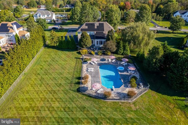 18 MORNING GLORY CIR, Mullica Hill, NJ 08062
