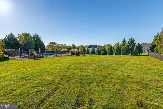 18 MORNING GLORY CIR, Mullica Hill, NJ 08062