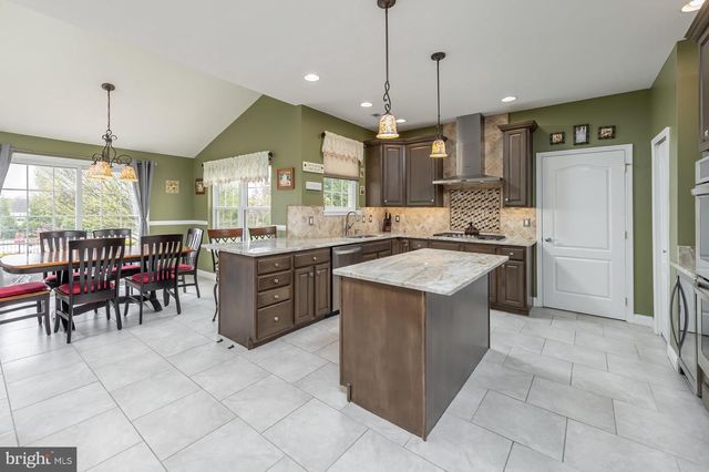 18 MORNING GLORY CIR, Mullica Hill, NJ 08062