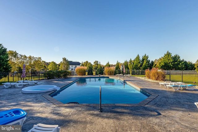 18 MORNING GLORY CIR, Mullica Hill, NJ 08062