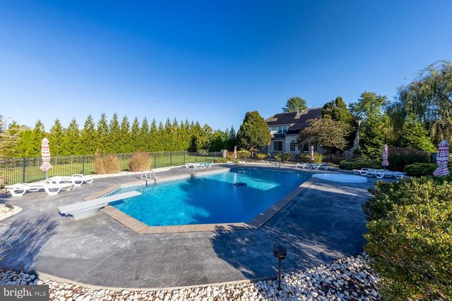 18 MORNING GLORY CIR, Mullica Hill, NJ 08062
