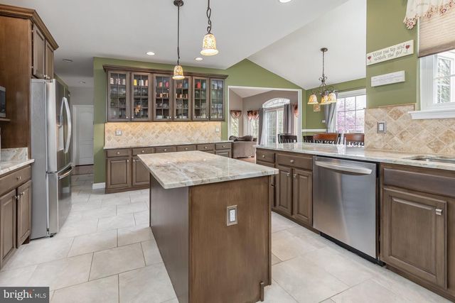 18 MORNING GLORY CIR, Mullica Hill, NJ 08062
