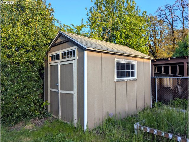 76501 PORTAL Dr, Oakridge, OR 97463