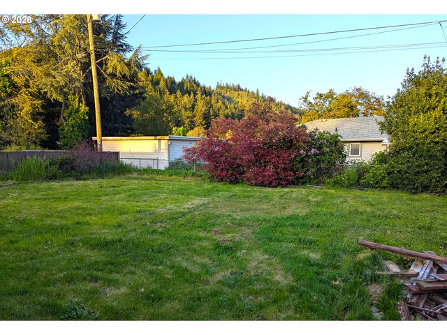 76501 PORTAL Dr, Oakridge, OR 97463