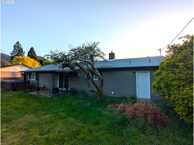 76501 PORTAL Dr, Oakridge, OR 97463