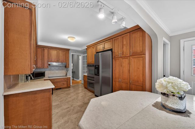 351 Ridgemont Road, Grosse Pointe Farms, MI 48236