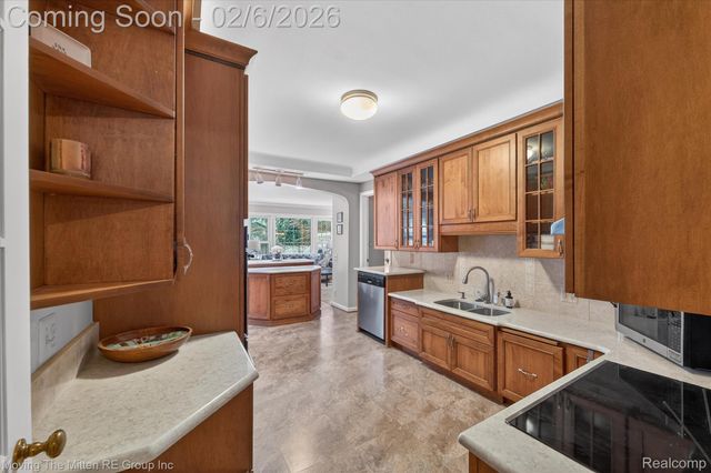 351 Ridgemont Road, Grosse Pointe Farms, MI 48236