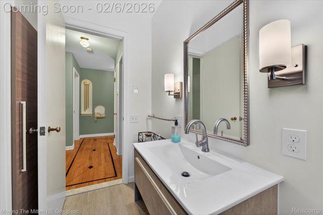 351 Ridgemont Road, Grosse Pointe Farms, MI 48236