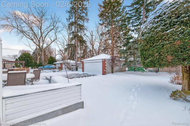 351 Ridgemont Road, Grosse Pointe Farms, MI 48236