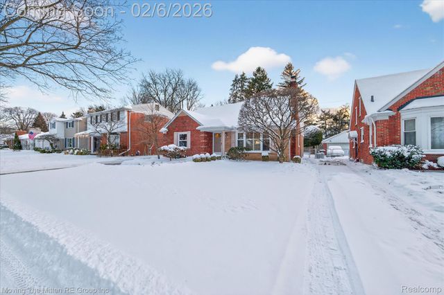351 Ridgemont Road, Grosse Pointe Farms, MI 48236