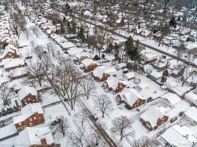 351 Ridgemont Road, Grosse Pointe Farms, MI 48236