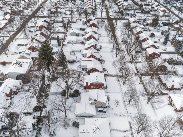 351 Ridgemont Road, Grosse Pointe Farms, MI 48236