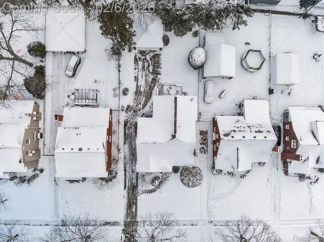 351 Ridgemont Road, Grosse Pointe Farms, MI 48236