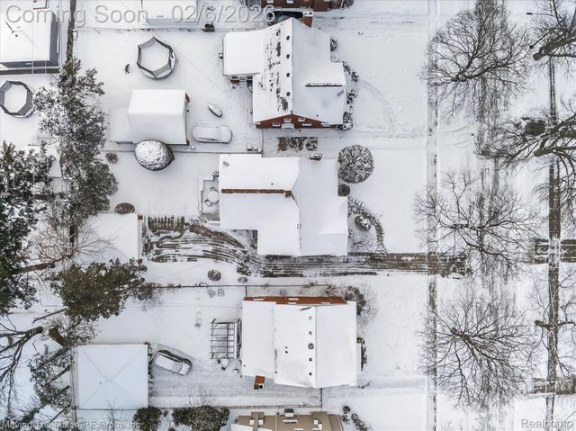 351 Ridgemont Road, Grosse Pointe Farms, MI 48236