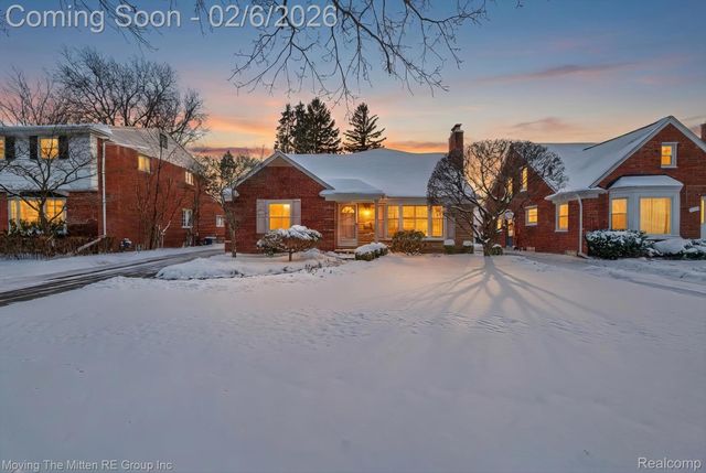 351 Ridgemont Road, Grosse Pointe Farms, MI 48236