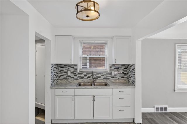 8222 Roselawn Street, Detroit, MI 48204