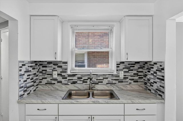 8222 Roselawn Street, Detroit, MI 48204