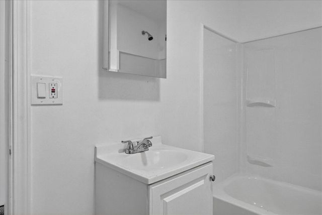 8222 Roselawn Street, Detroit, MI 48204