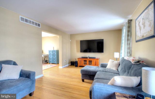 121 BOUND BROOK CT, Sewell, NJ 08080