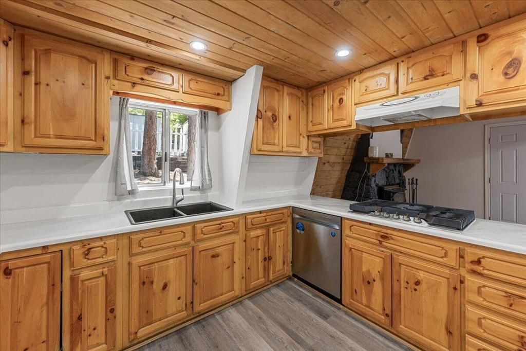 Image 10 of property listing at 498 Division Drive, Big Bear, CA 92314
