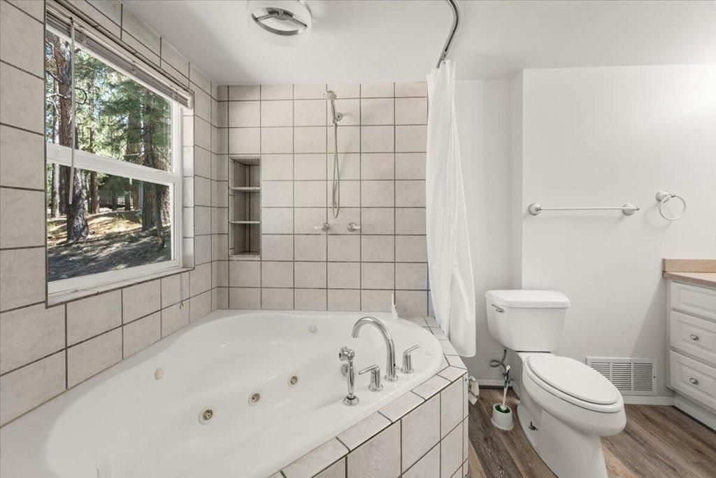 Image 15 of property listing at 498 Division Drive, Big Bear, CA 92314