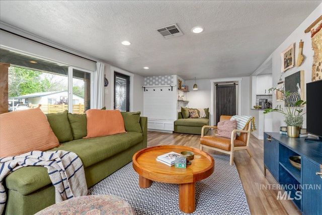2116 S Pacific St, Boise, ID 83705