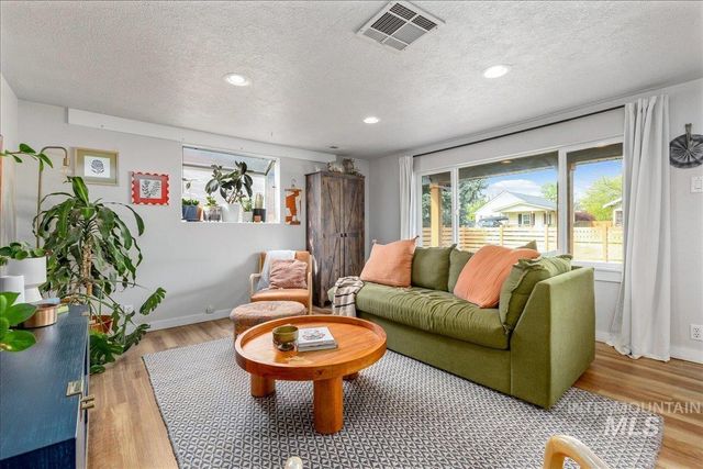 2116 S Pacific St, Boise, ID 83705