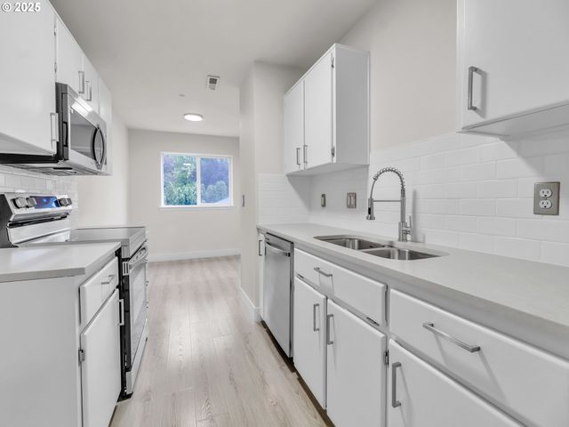 6722 N RICHMOND Ave, Portland, OR 97203