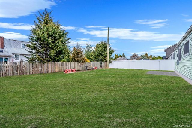 43 E June Street, Lindenhurst, NY 11757