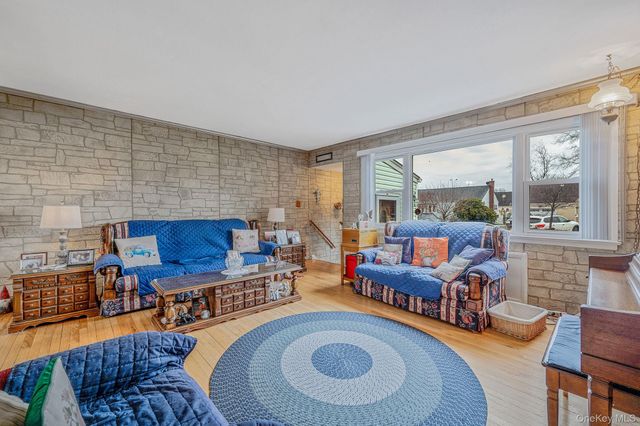 43 E June Street, Lindenhurst, NY 11757