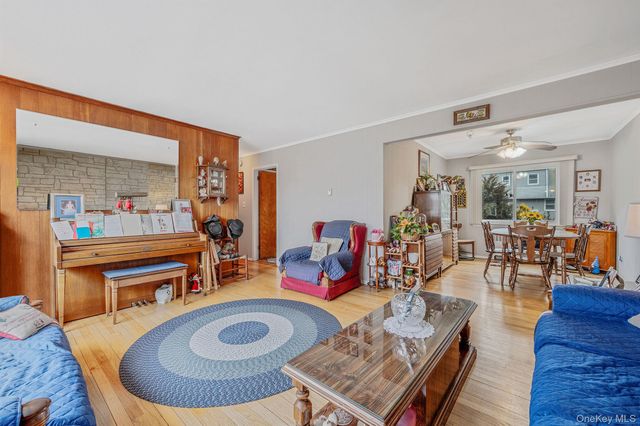 43 E June Street, Lindenhurst, NY 11757