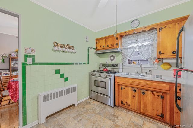 43 E June Street, Lindenhurst, NY 11757