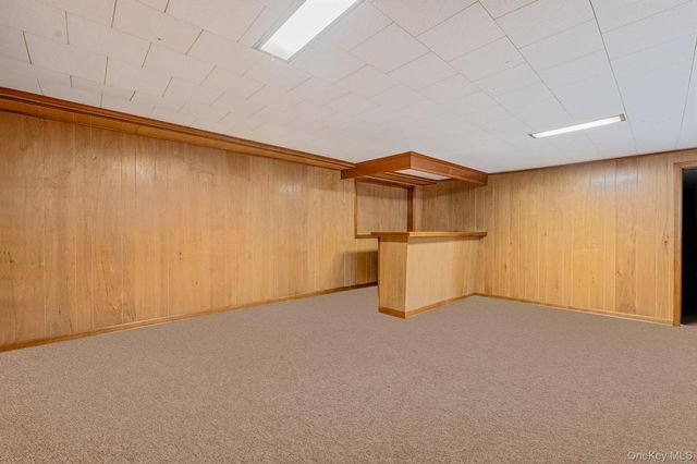 43 E June Street, Lindenhurst, NY 11757