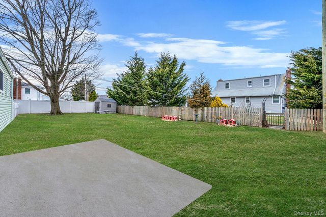 43 E June Street, Lindenhurst, NY 11757