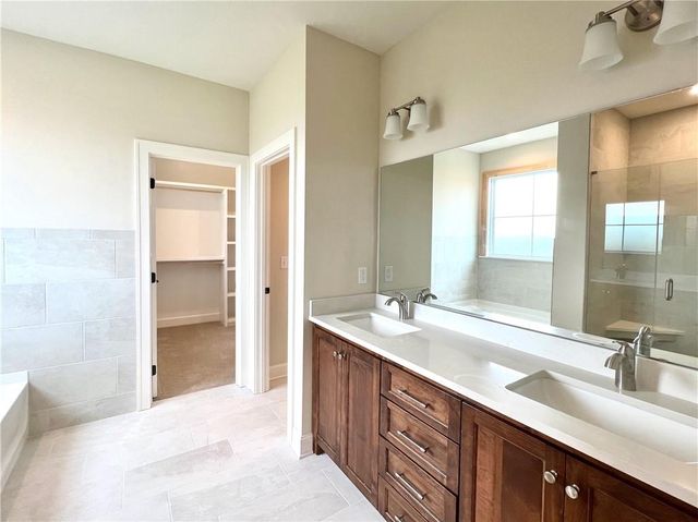306 Stoneridge Court, Lawrence, KS 66049