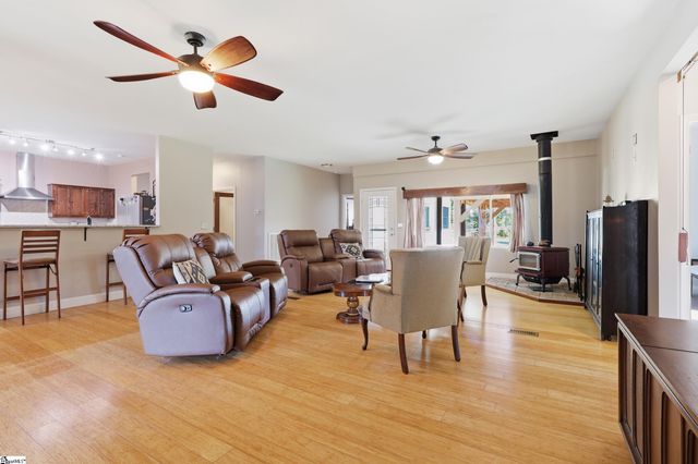 7282 New Cut Road, Inman, SC 29349